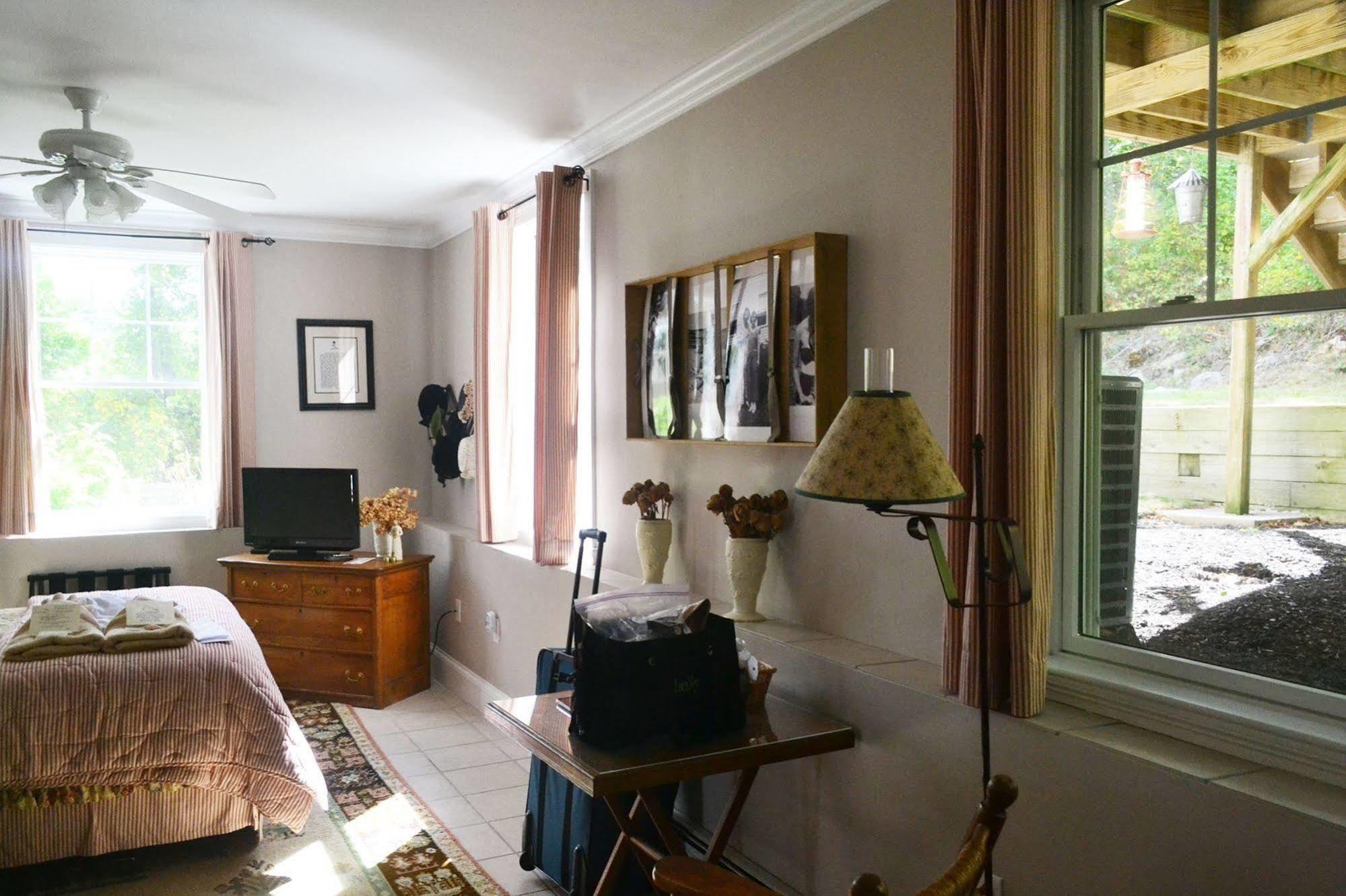 Josephine'S On The Bay Bed And Breakfast Hull Exterior foto
